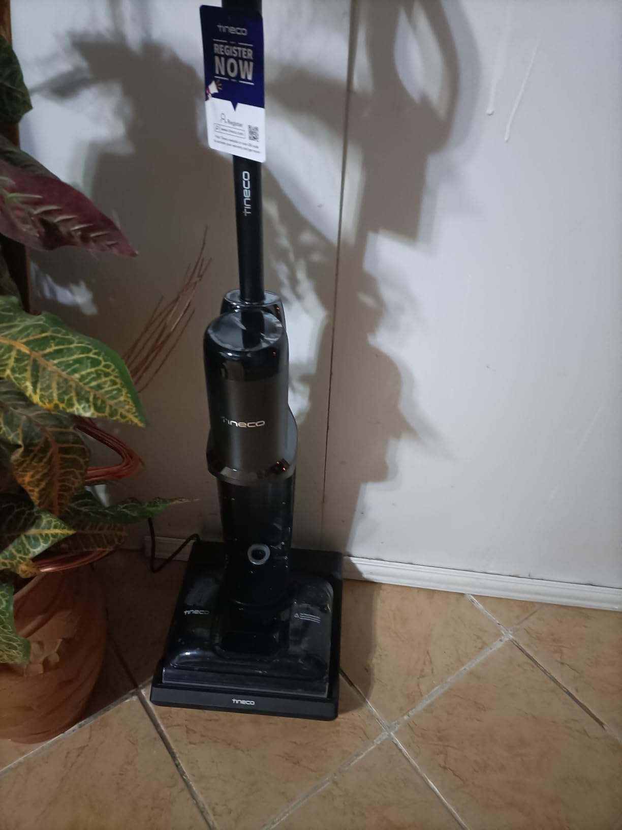 Tineco S7 Stretch Steam dettaglio display e serbatoi